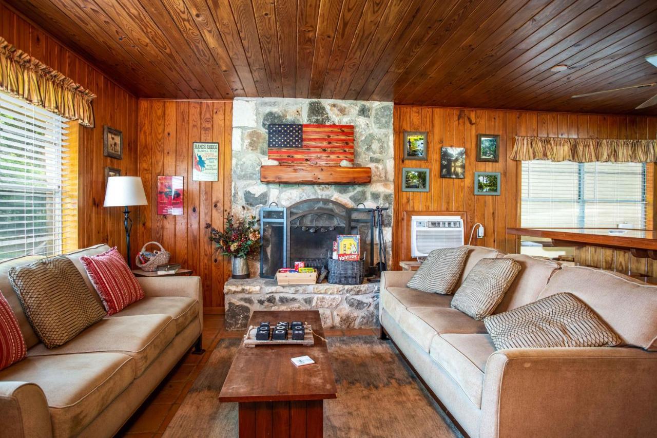 River Ridge Bandera Cabin Εξωτερικό φωτογραφία